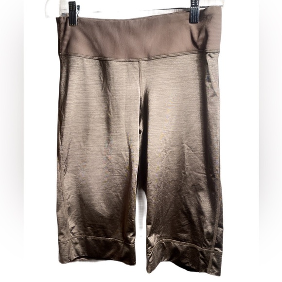 Lululemon green Wide Leg clam digger casual lightweight silky yoga Crop shorts 6 - Picture 2 of 3